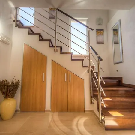 New Luxury With Heated Pool, Marina-trogir * Gustirna