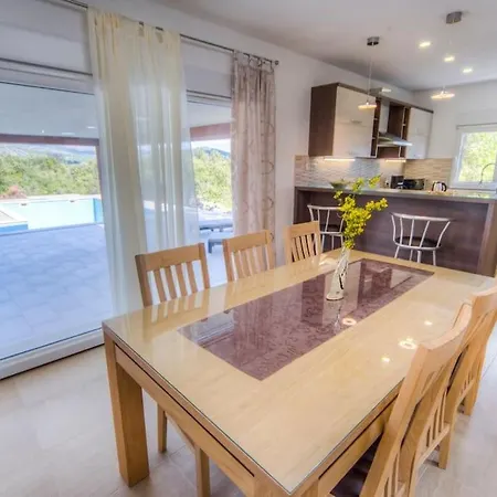 New Luxury With Heated Pool, Marina-trogir Villa Gustirna
