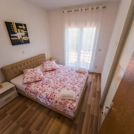 New Luxury With Heated Pool, Marina-trogir Villa *