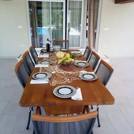 New Luxury With Heated Pool, Marina-trogir Gustirna