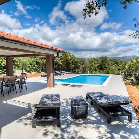 Villa New Luxury With Heated Pool, Marina-trogir Gustirna