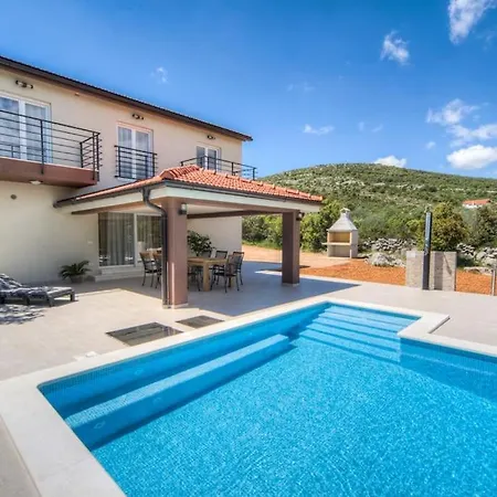 New Luxury With Heated Pool, Marina-trogir Villa *