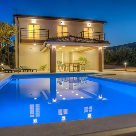 New Luxury With Heated Pool, Marina-trogir Villa *