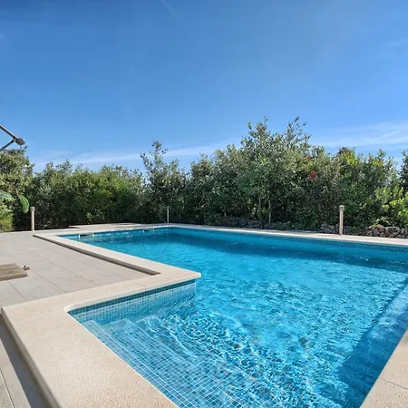 וילה New Luxury With Heated Pool, Marina-trogir *